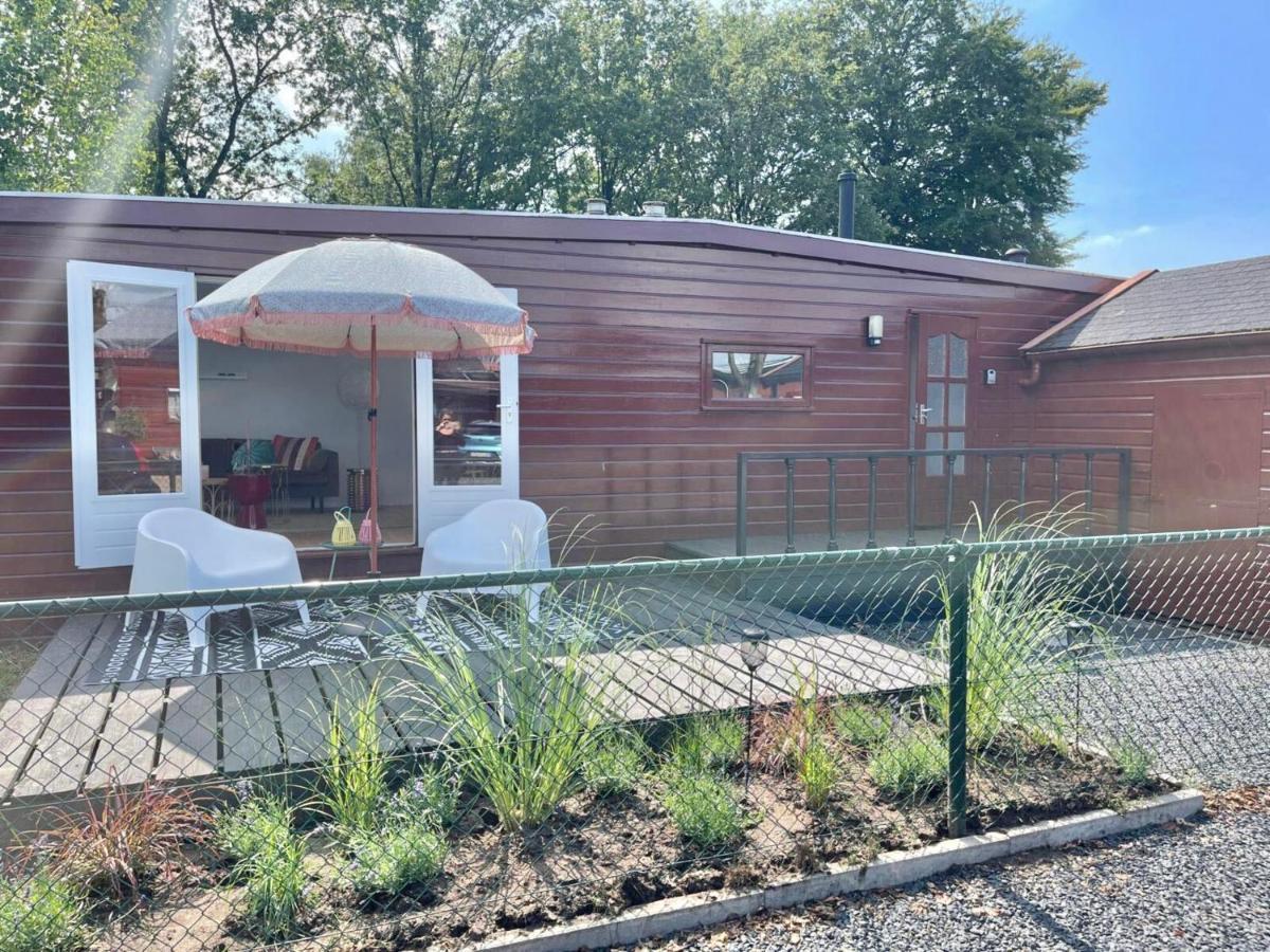 Erm Gezellig Chalet Met 2 Slaapkamers En Zicht Op Het Water מראה חיצוני תמונה