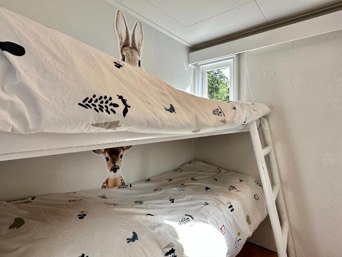 Erm Gezellig Chalet Met 2 Slaapkamers En Zicht Op Het Water מראה חיצוני תמונה