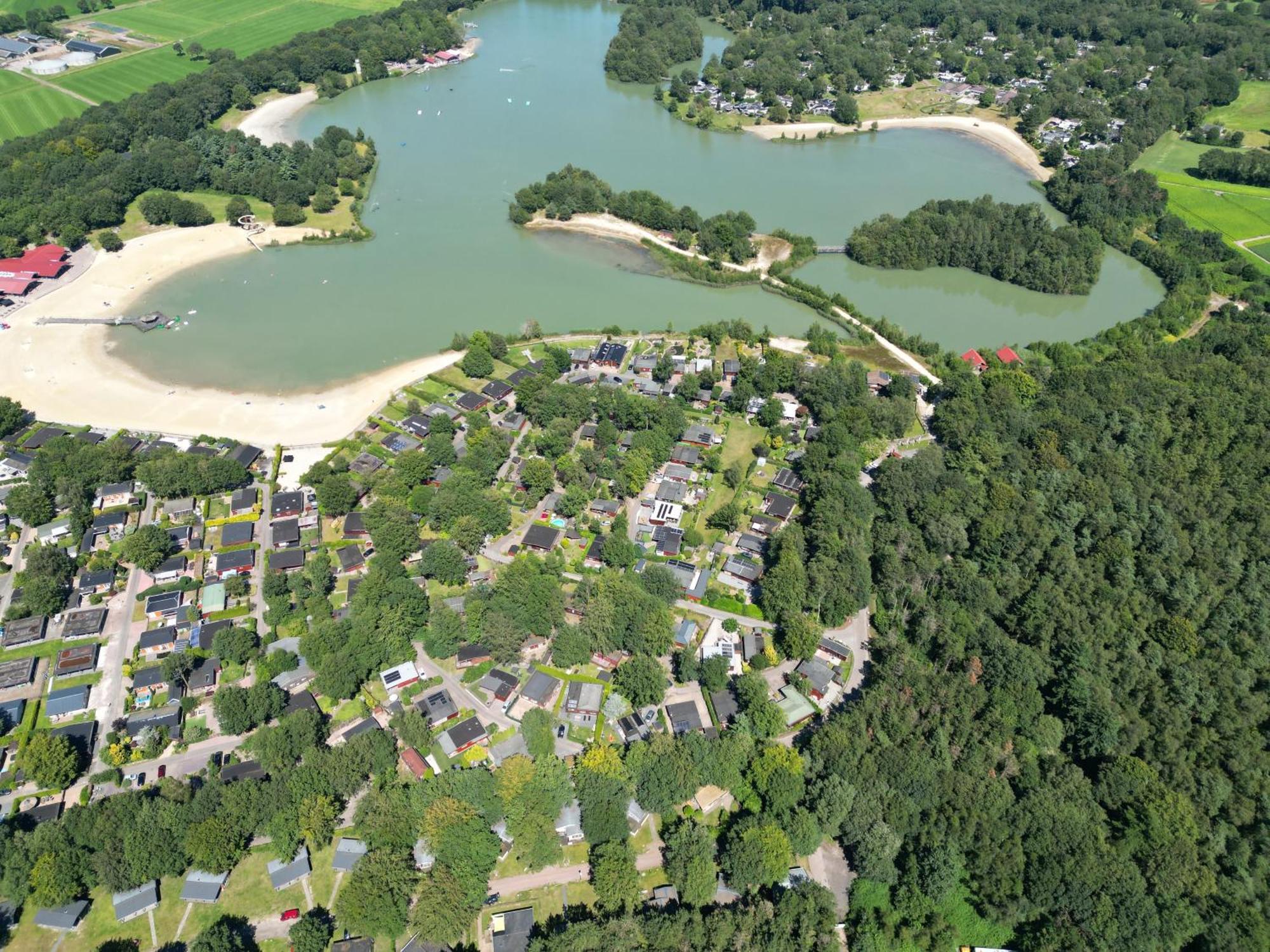 Erm Gezellig Chalet Met 2 Slaapkamers En Zicht Op Het Water מראה חיצוני תמונה